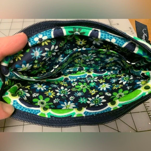 Vera Bradley Daisy Daisy 2 Piece Accessories Set - Picture 6 of 6